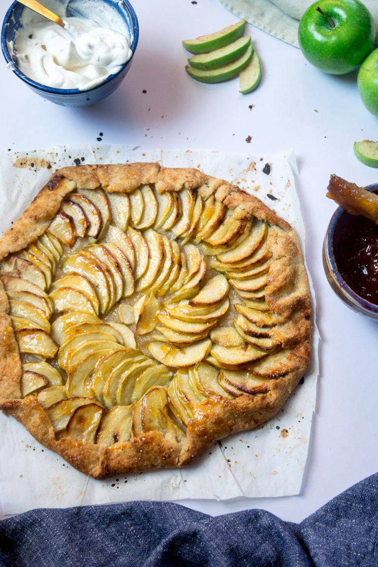 Rustic French style apple tart (Galette) · Cook Eat Laugh
